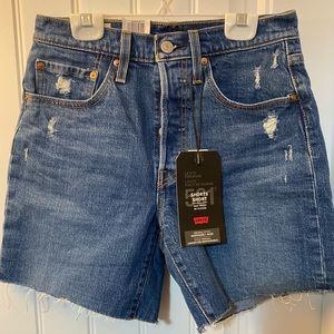 BNWT Levi’s 501® Original High Rise Mid-Thigh Shorts, size 26, Medium Wash